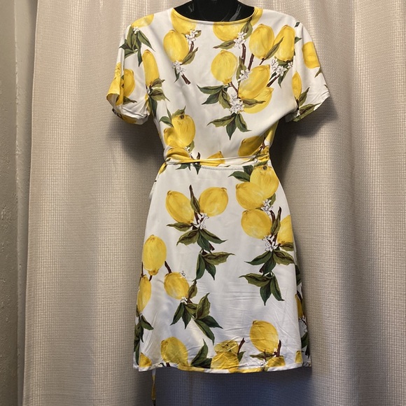 SOLD 🎊HP🎊 Dress Forum lemon print wrap dress - Picture 3 of 5